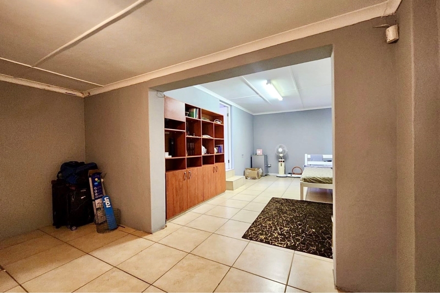 To Let 5 Bedroom Property for Rent in Perridgevale Eastern Cape